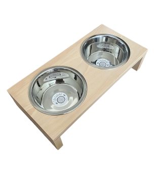 Dřevěný stojan s nerezovými miskami pro psa Rozměry stojanu: - délka: 42cm - šířka: 20cm - výška: 16cm Objem misky 0,82l...